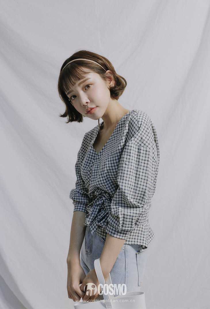 这些衣服太好看每件都想买，老板能预支下月工资不？