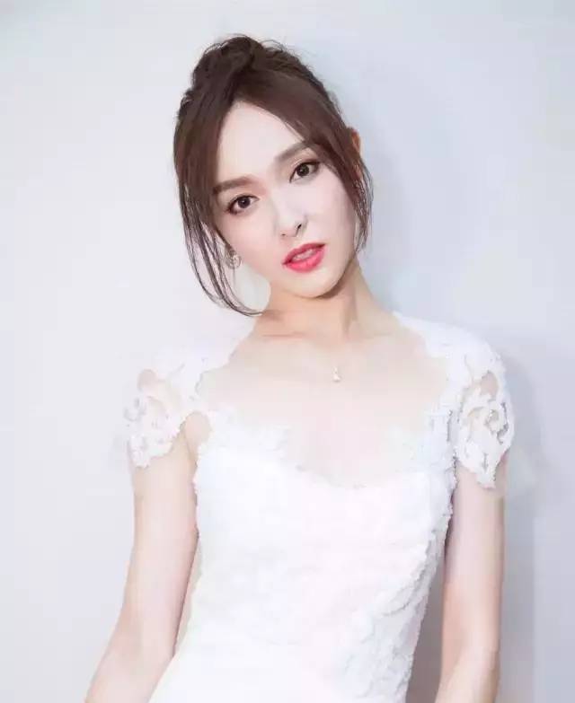 景甜赵丽颖的“炸毛丸子头”，让你减龄变少女！