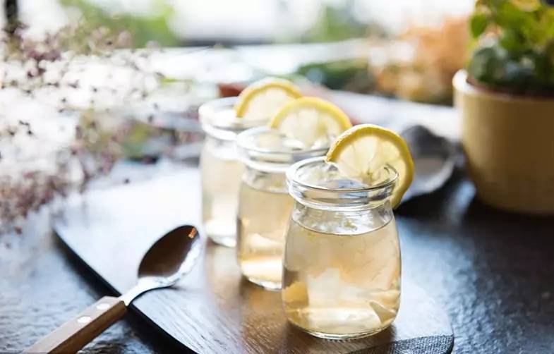 一块的矿泉水和两块矿泉水区别,1块的矿泉水和2块的有什么区别