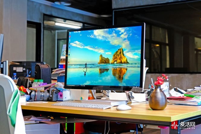 为什么要花3000买个显卡,surfacestudio停产了吗