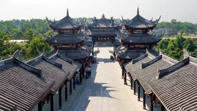 天气这么热都去哪玩,天气这么热去玩什么呢