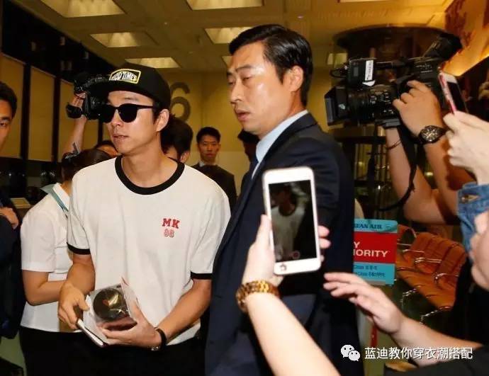 王源演唱会穿秀禾服,王源沸腾之夜黑西装