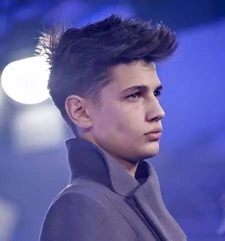 给tony老师定型刘海,如何使头发定型还能保持蓬松