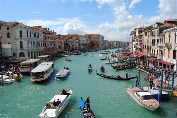 威尼斯：一半浮华，一半叹息｜跟着电影去旅行
