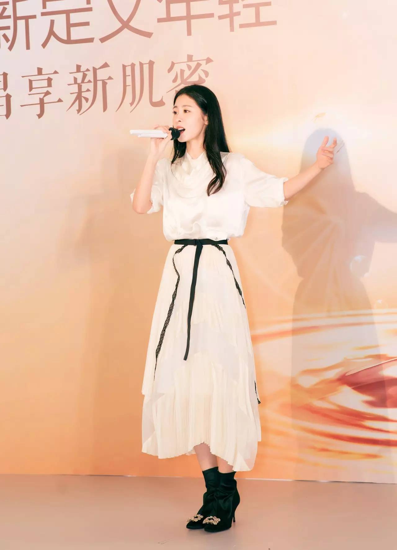 曝张碧晨杂志大片,张碧晨圈内密探