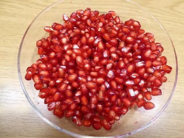 不用刀剥石榴怎么剥更快,怎么用手剥石榴剥得快