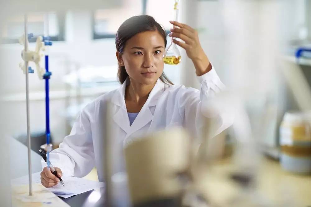 涂口红做美容,涂口红做最美的自己