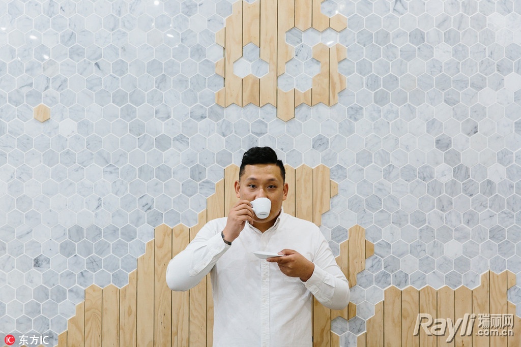 继炭黑冰激凌后黑芝麻糊版本的哥特拿铁也迈上了人生巅峰