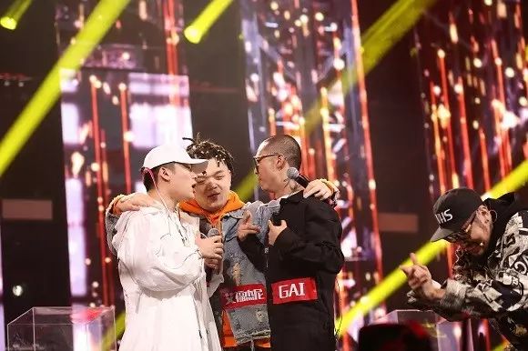 影视日报｜管虎战争片《八佰》苏州正式开机；2天3亿！《蜘蛛侠》强势归来激活开学季；《失业生》举办张国荣庆生会追忆哥哥音容笑貌