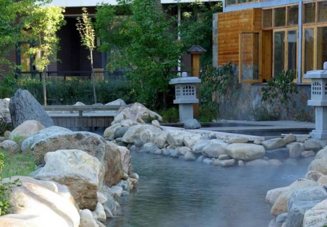 泡室外温泉附近哪里好玩又便宜,稻田泡温泉好去处