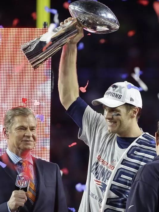 tiffany品牌创始人,tiffany上马奖杯