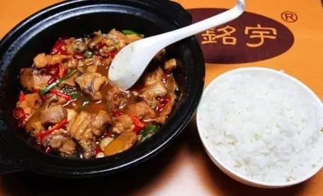 国外黄焖鸡米饭多少钱,黄焖鸡米饭卖多少钱