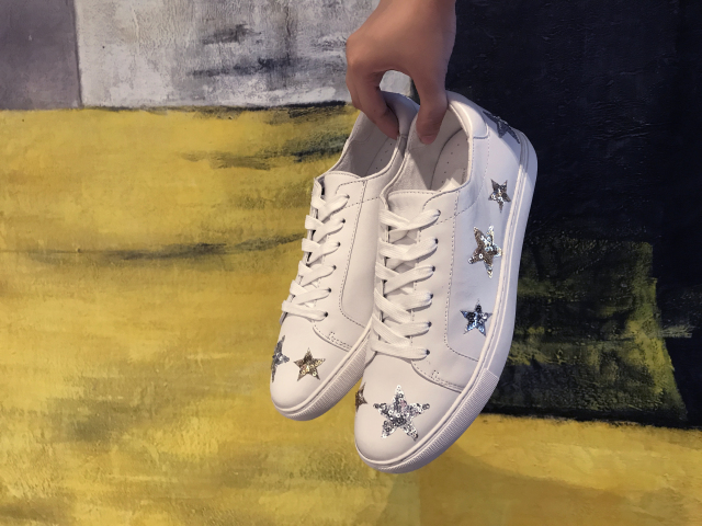 诚意满满｜OliviaPalermo、MirandaKerr都在穿的小白鞋终于入驻中国啦，这次居然还带来了新朋友！