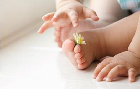 脚崴了如何判定需要去医院,脚崴如何判断是否伤到软组织