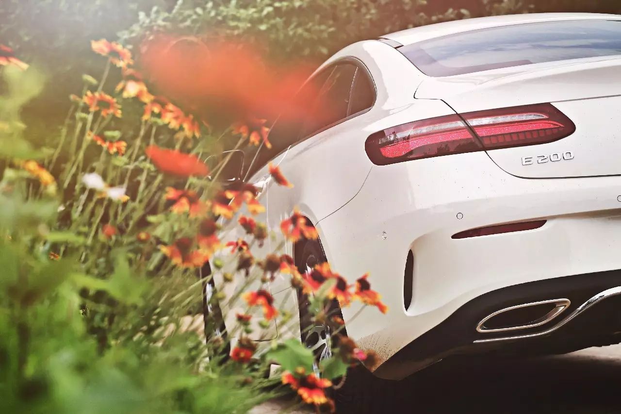 进口奔驰e2004matic敞篷轿跑车排气,2010款奔驰e200cgi二手多少钱