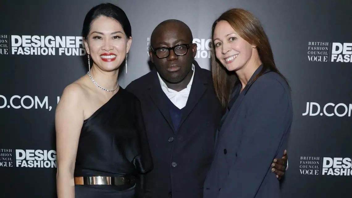 每日速报｜京东成BFC/VOGUE设计师时尚基金合作伙伴、SMCP正式提交上市文件、Topshop寻求转型