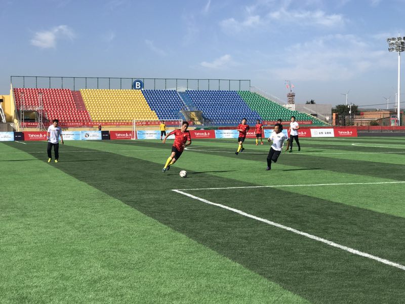 市运会群众组七人制足球赛激战开启