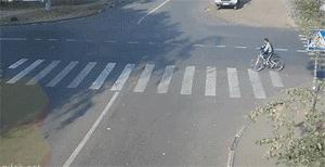 《谁是老司机》普通人的鞋柜是这样的，而改装车玩家的“鞋”是这样的……