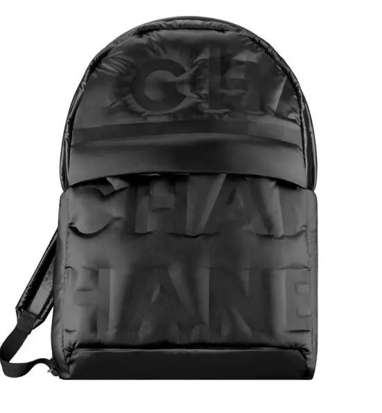 迪丽热巴包包里的东西,迪丽热巴甲壳虫包包