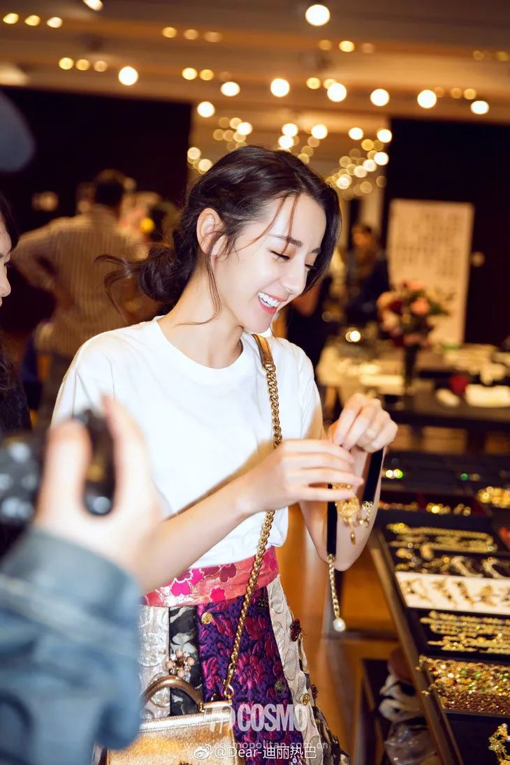 美人计戴眼镜刘海怎么剪好看,肉肉脸型适合什么刘海