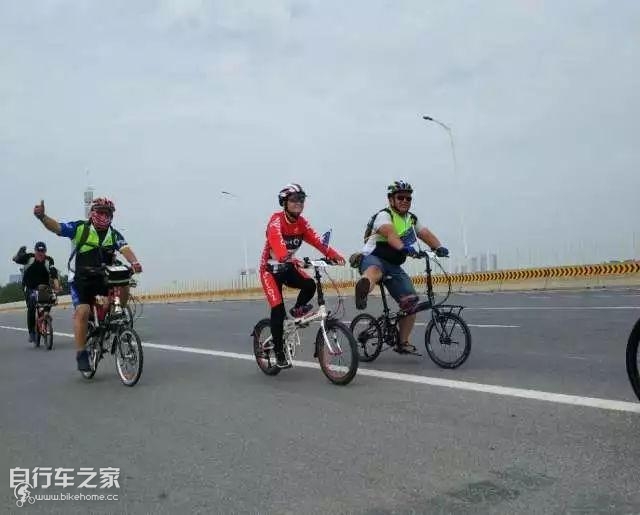 粉丝齐聚,欢畅骑行