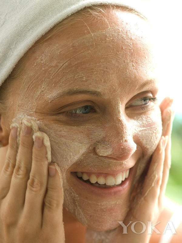 秋冬底妆起皮卡粉斑驳怎么办,秋冬底妆斑驳卡粉怎么回事