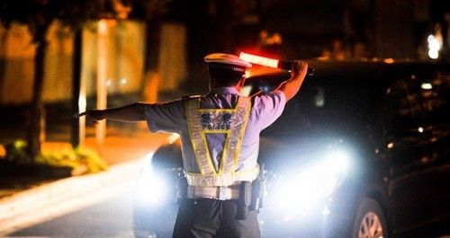 滥用远光灯?小心出事故担责!对付“远光*党**”还有这招……