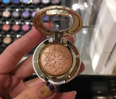 mac2017年圣诞限定高光,mac单色眼影卖得最火爆的一款