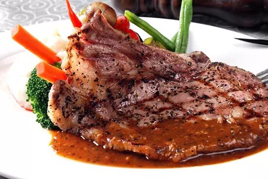 信阳迪欧咖啡周年庆！不能错过的重磅福利：免费请大家吃牛排了……