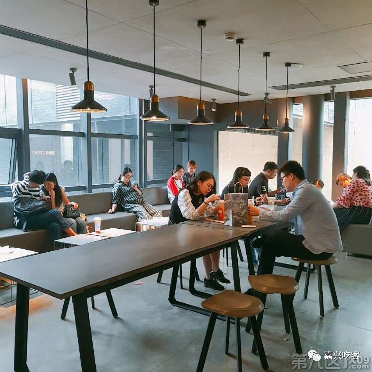 粗去浪｜这家奶茶店竟然和奢侈品一个地位！喝过它的我也算是有钱人了！