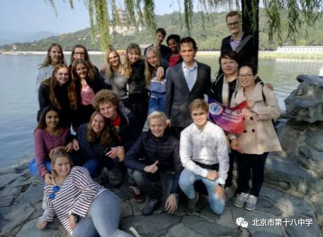 浜ゆ祦浠栧浗鏂囧寲,涓鏂囧寲浜ゆ祦瀛︾敓