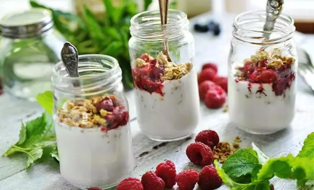 谷物酸奶醇厚香甜又酥脆,搭配谷物脆的酸奶