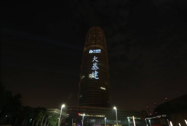 那一天，你抬头看到大玉米上的梦想了吗？