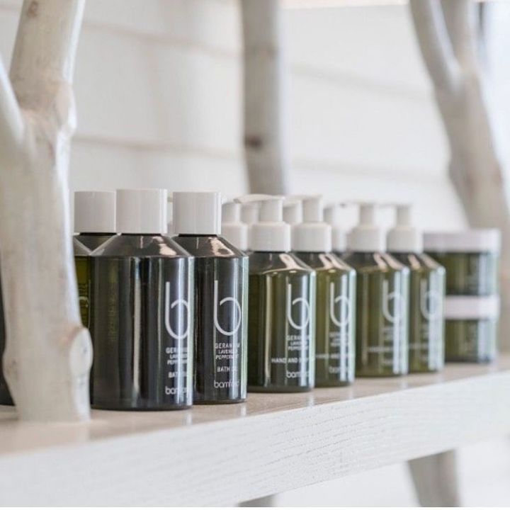 好痒啊！我除了能给你一个痒痒挠，还能给你一瓶身体乳！