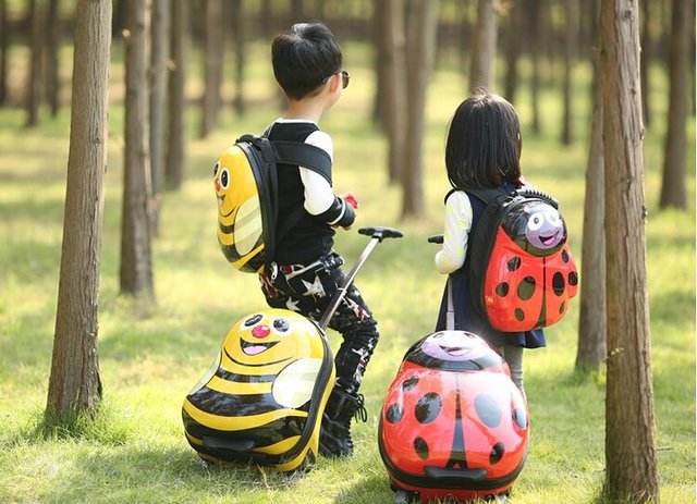 领着孩子去玩的旅行箱,送给孩子一个行李箱