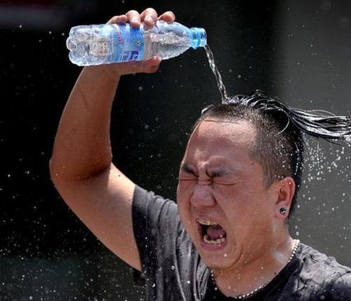 天气太热了自己动手制作空调降温,夏天怎么自制空调