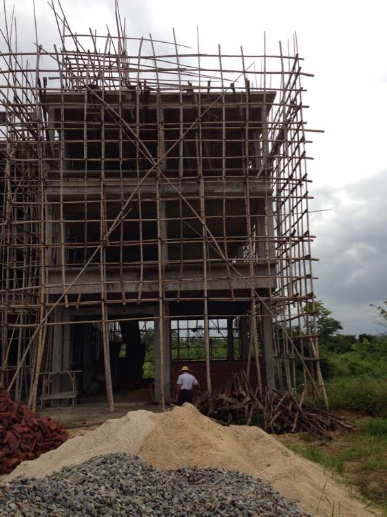 城市女孩看不上农村男友,城市女人看不上农村女人