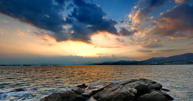 找了一辈子的那片星空那片海,原来就在官湖角!