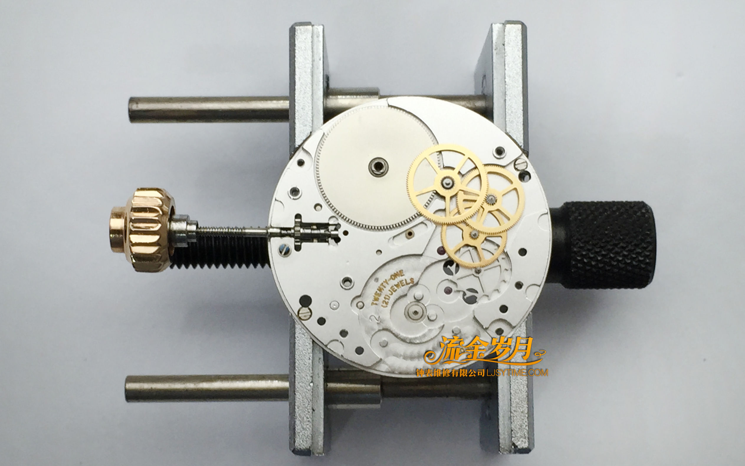 手表进水导致停走,不及时洗油真的很伤!把芯生锈断掉要换,机芯满是锈迹~看芝柏单按钮计时洗油后焕然一新