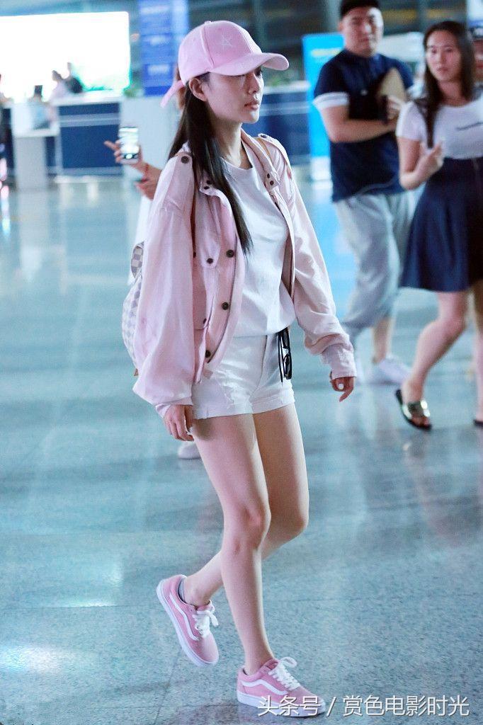 李小璐和甜馨亲子装现身,李小璐甜馨游玩