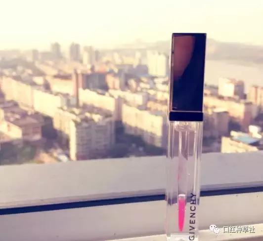 纪梵希禁忌之吻漆光唇蜜n16试色,纪梵希唇蜜n11和阿玛尼405对比