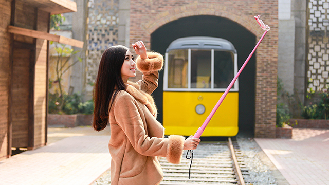 顶着大太阳发自拍的人，到底是一种什么心态