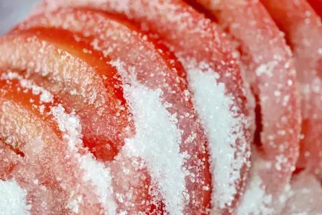 三伏天不吃饭也要买一件棉麻衫,三伏天不开空调吃饭一身汗