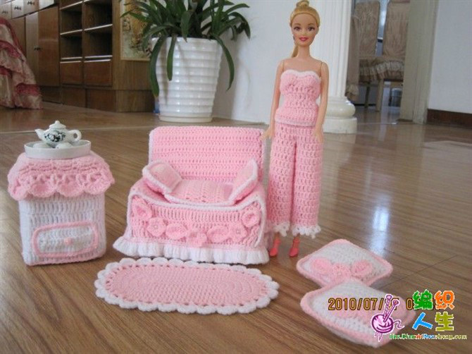 装扮芭比公主家,装扮自己的芭比娃娃