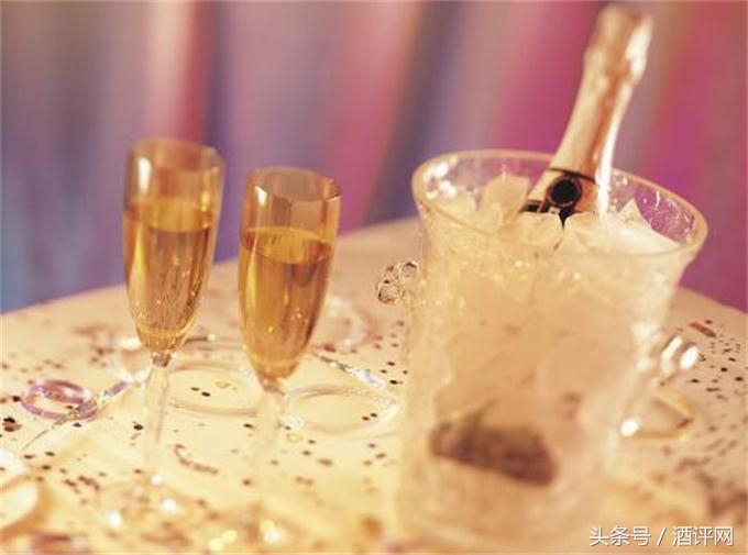 自己不喝酒总劝酒人的性格,自己不喝酒给别人倒酒是不礼貌么