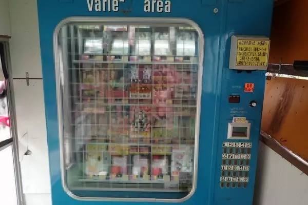 漫画家的工口书自贩机调查,与一代人的青春