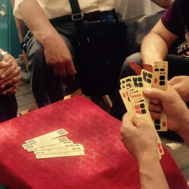 这个游戏江湖上失传已久，兰州这些人却每天坐在书刊批发市场门口玩