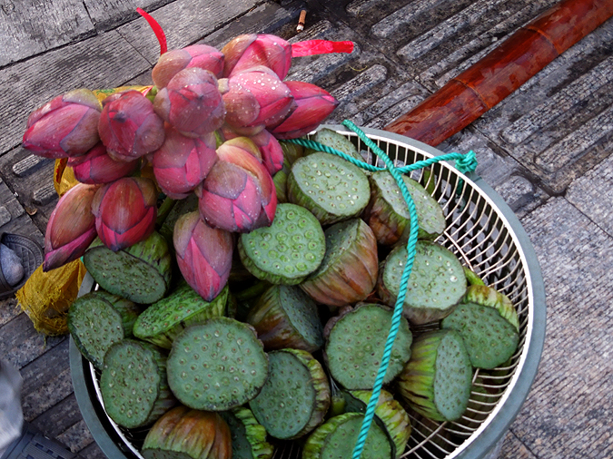 摆地摊卖莲蓬怎样卖得快,卖莲蓬赚钱么