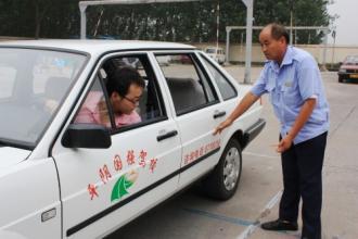 当驾校教练需要考教练证吗,汽车教练的工资