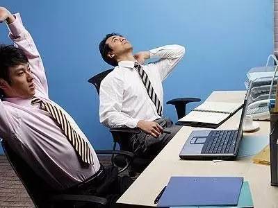 老人80几岁肚子发烧怎么回事,80多岁老人卧床发烧39度多吃什么